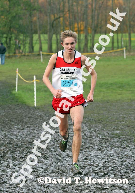Joe Armstrong (Gateshead Harriers) wins the under-17 mens NEHL, Jarrow. David T. Hewitson/Sports for All Pics